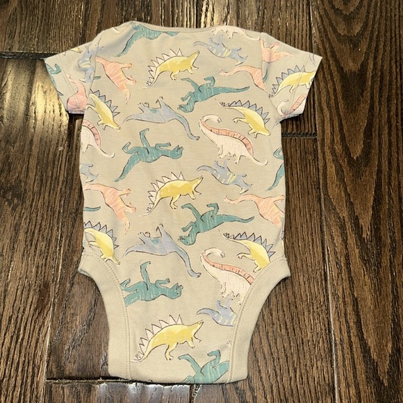 Old Navy one piece with Playful Dinosaur Print size 6-12 months - Picture 4 of 4